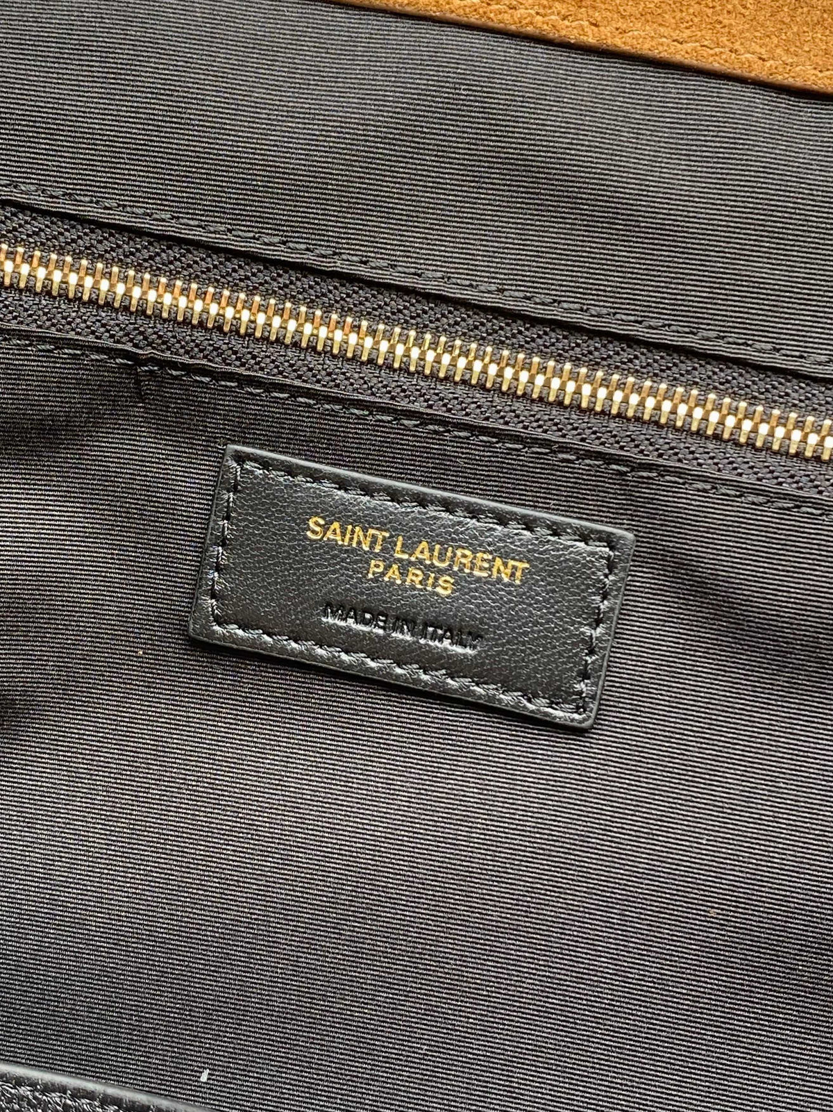 Saint Laurent Niki Shopping in Suede