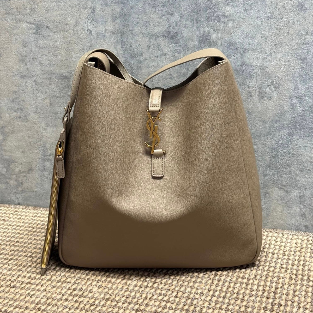 Saint Laurent Le 5 À 7 Supple Large In Grained Leather