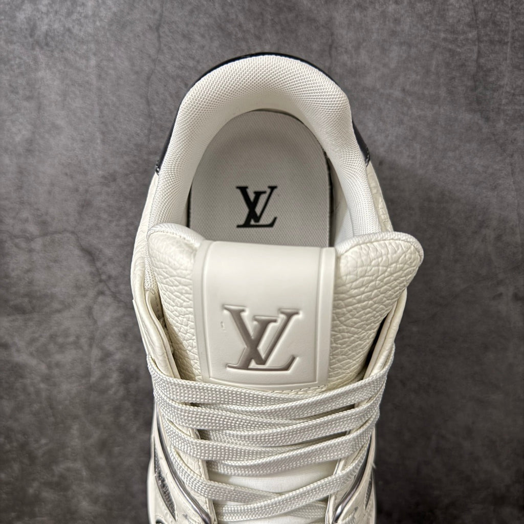 LV Trainer Sneaker 1AKCL1