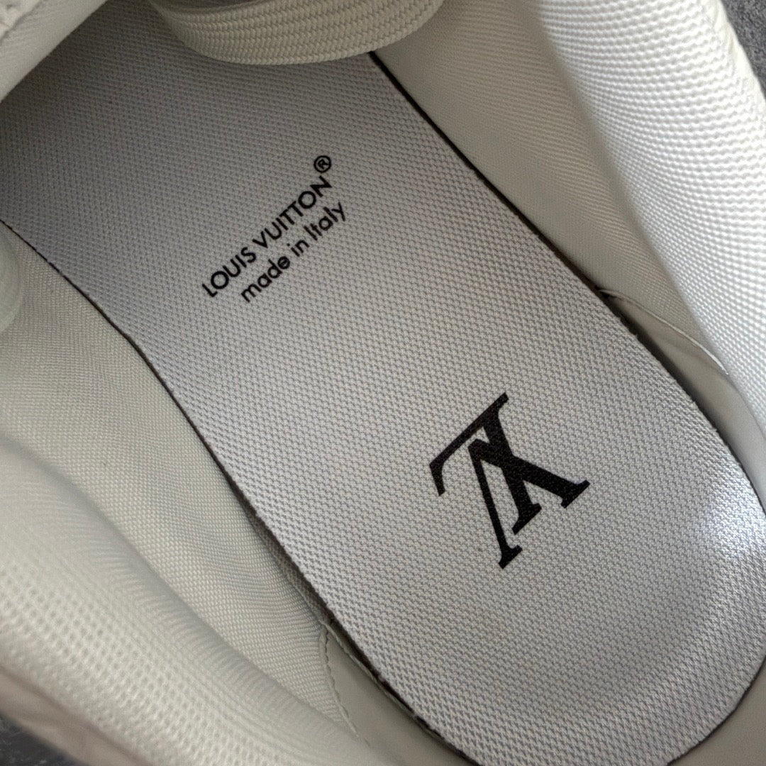 LV Trainer Sneaker 1AKCL1