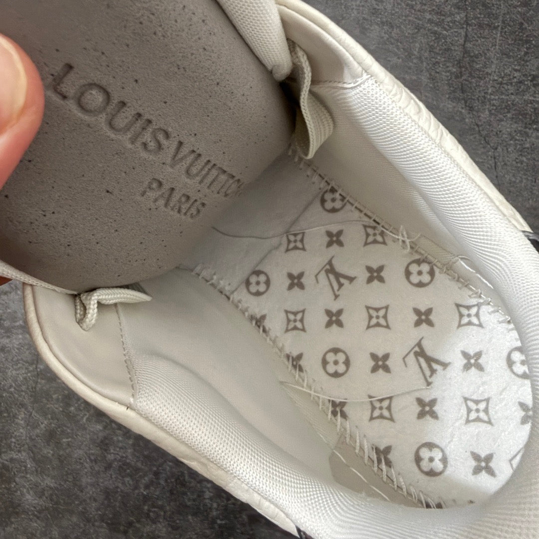 LV Trainer Sneaker 1AKCL1