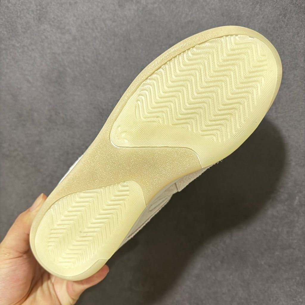 Adidas BadBo 1.0 Bad Bunny Resilience KJ1468