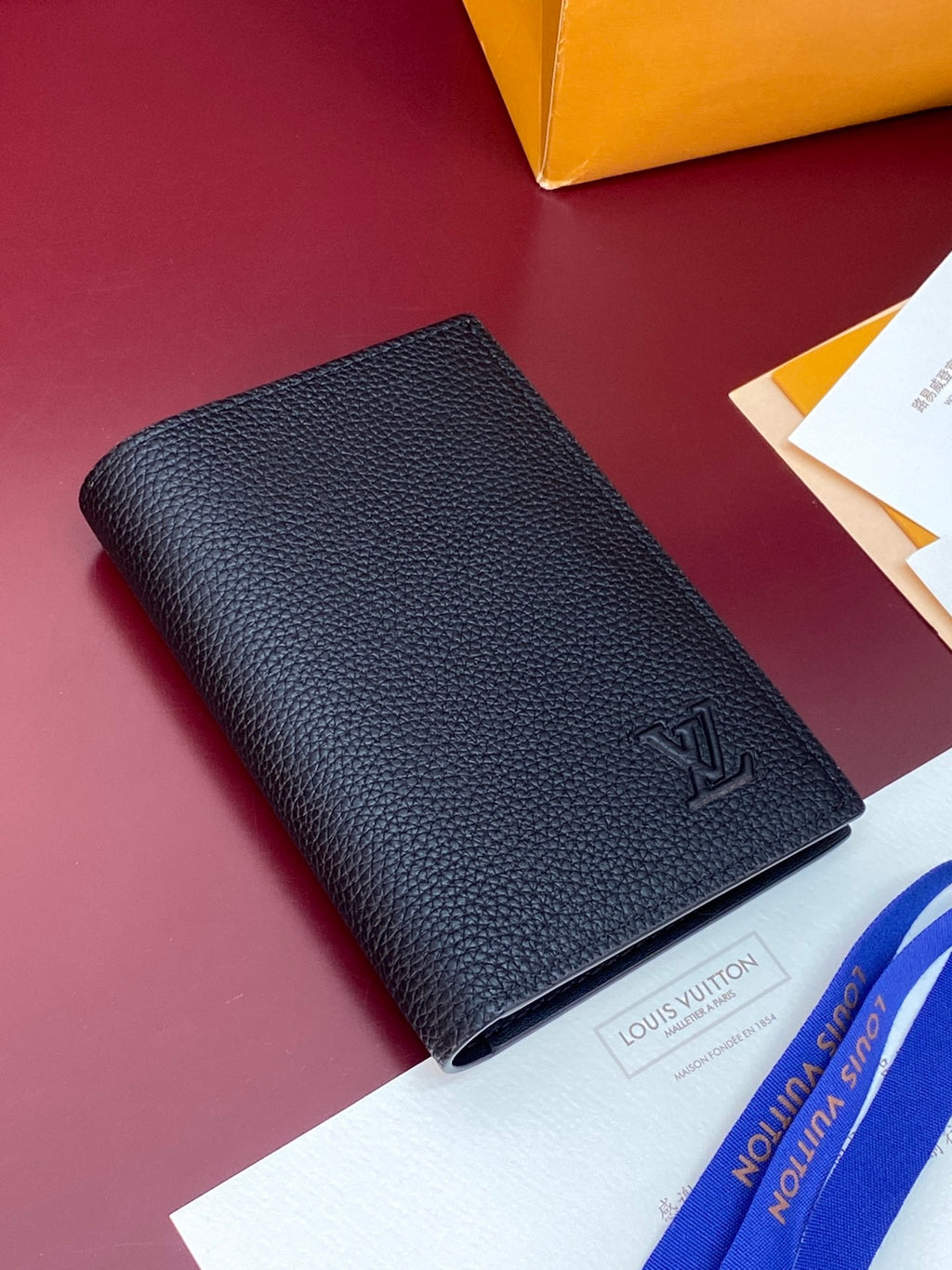 LV Passport Cover M2A176