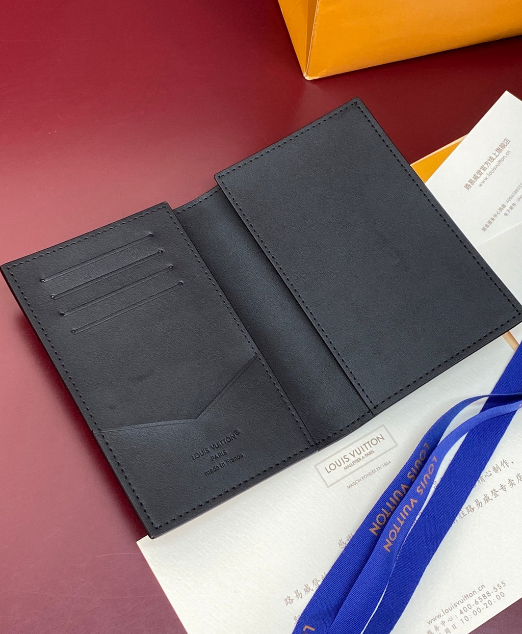 LV Passport Cover M2A176