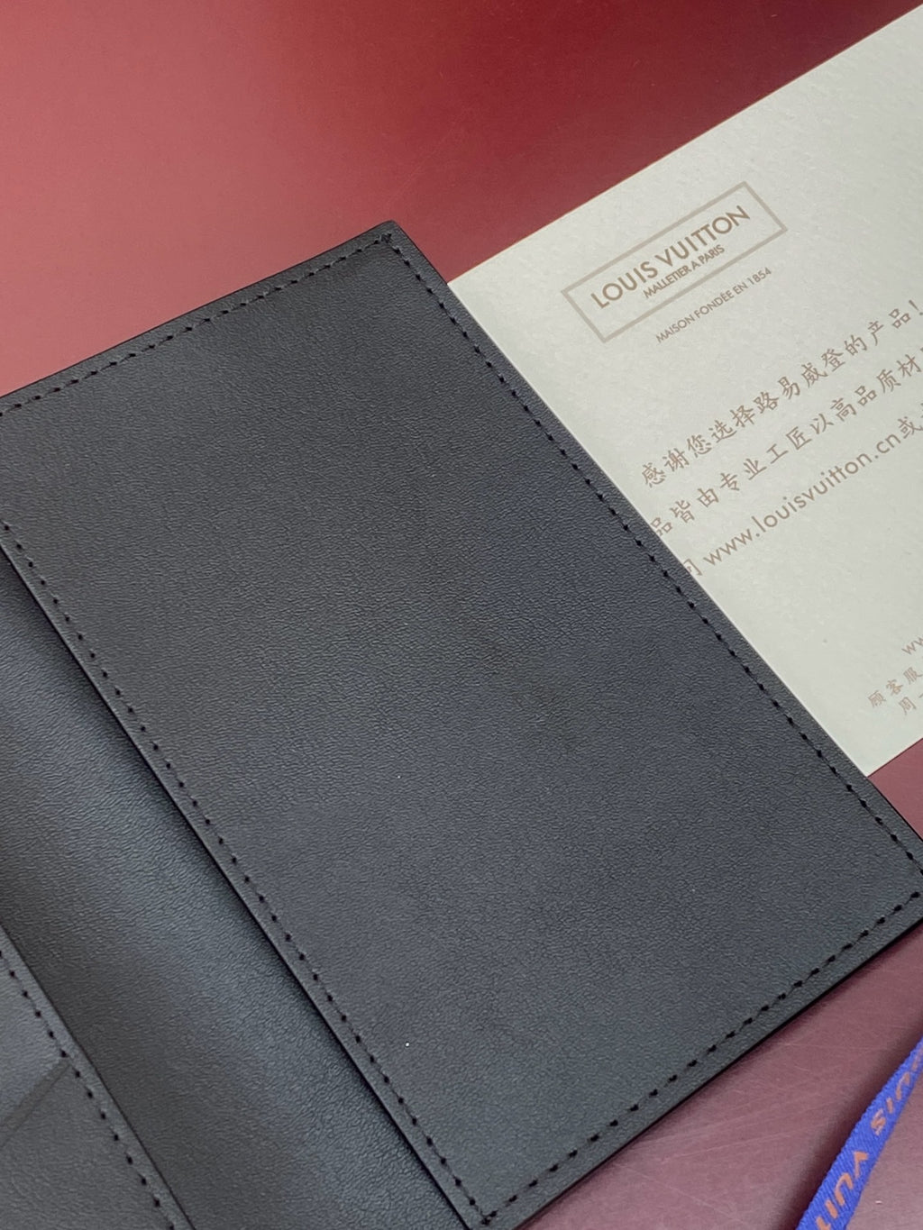 LV Passport Cover M2A176