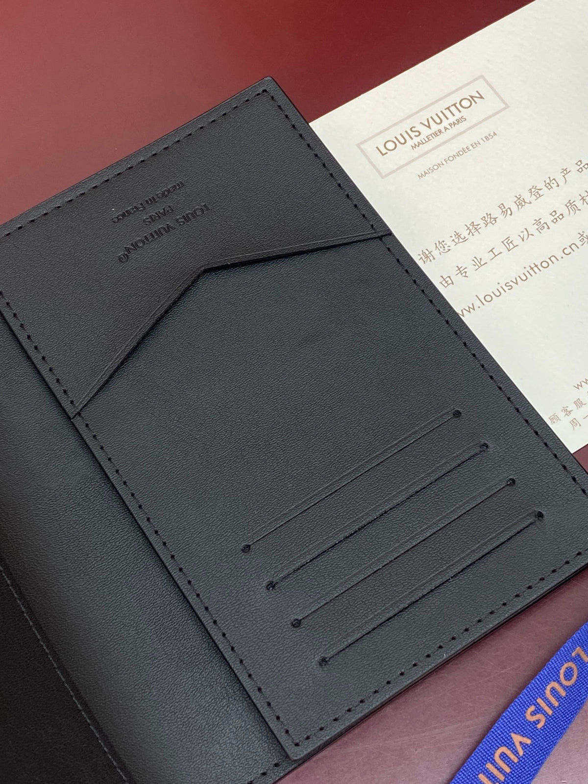 LV Passport Cover M2A176