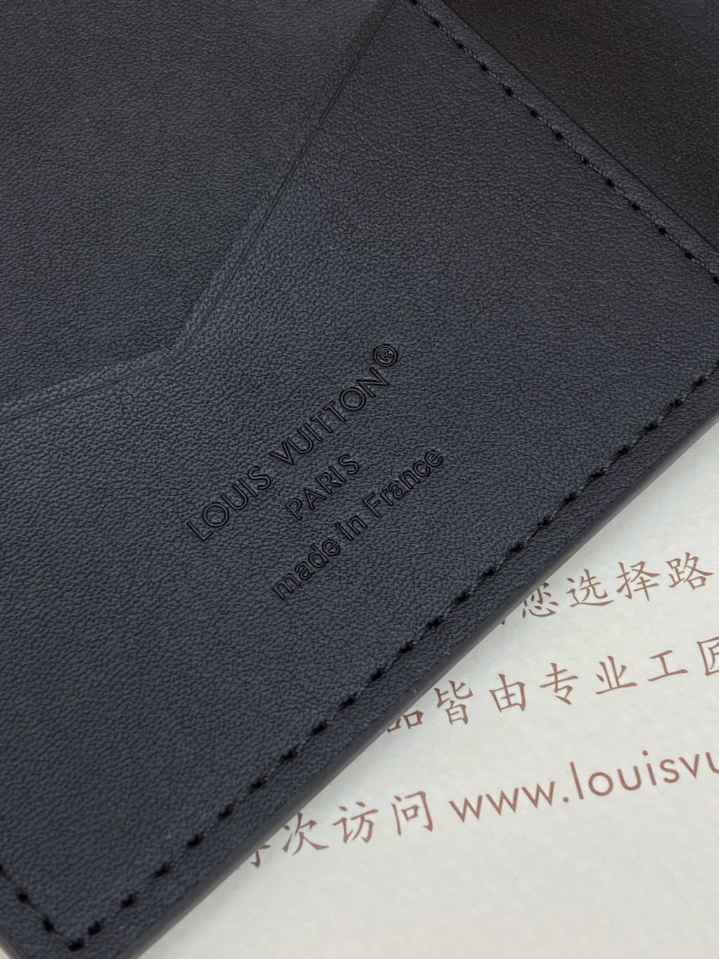 LV Passport Cover M2A176