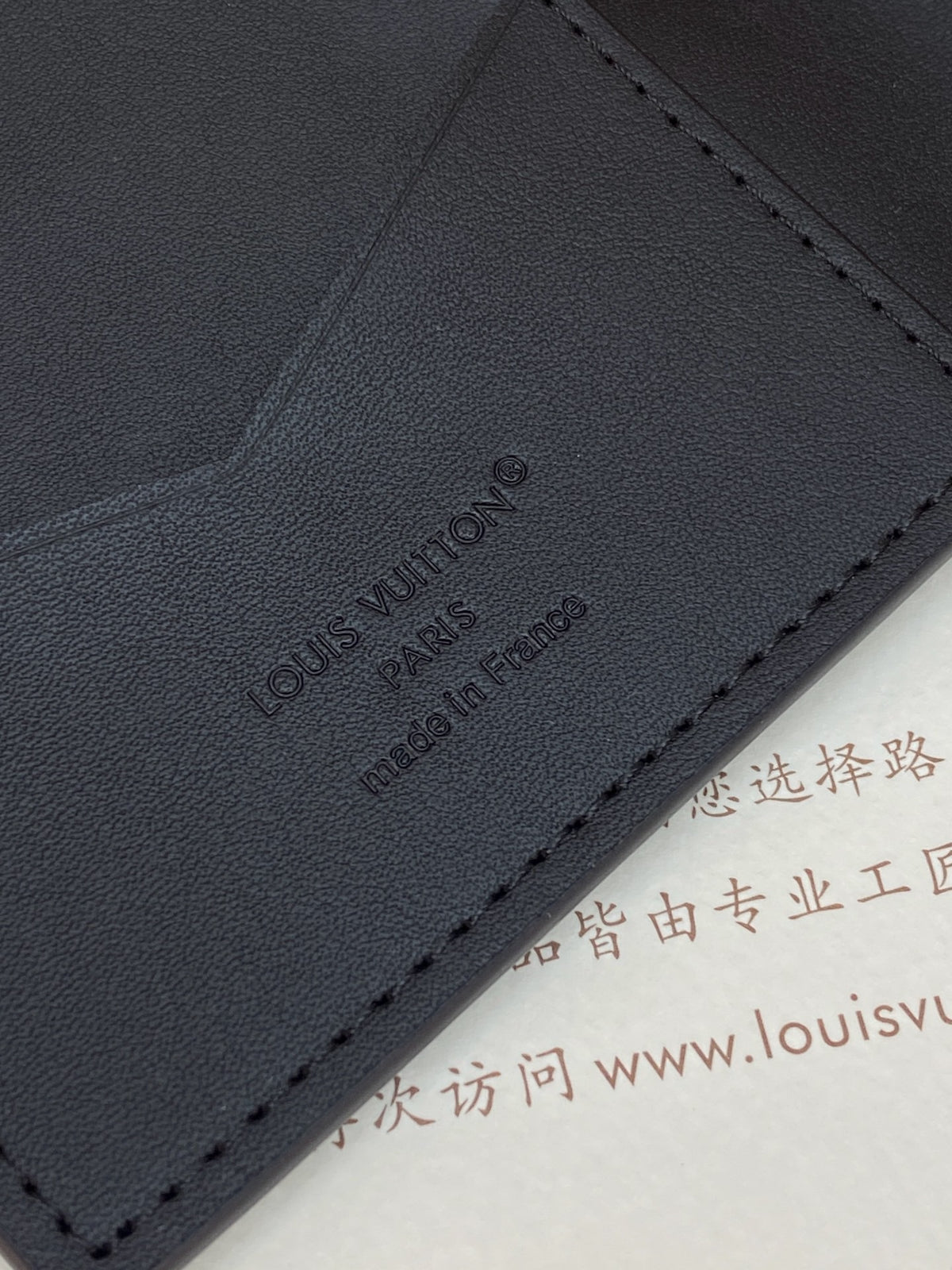 LV Passport Cover M2A176