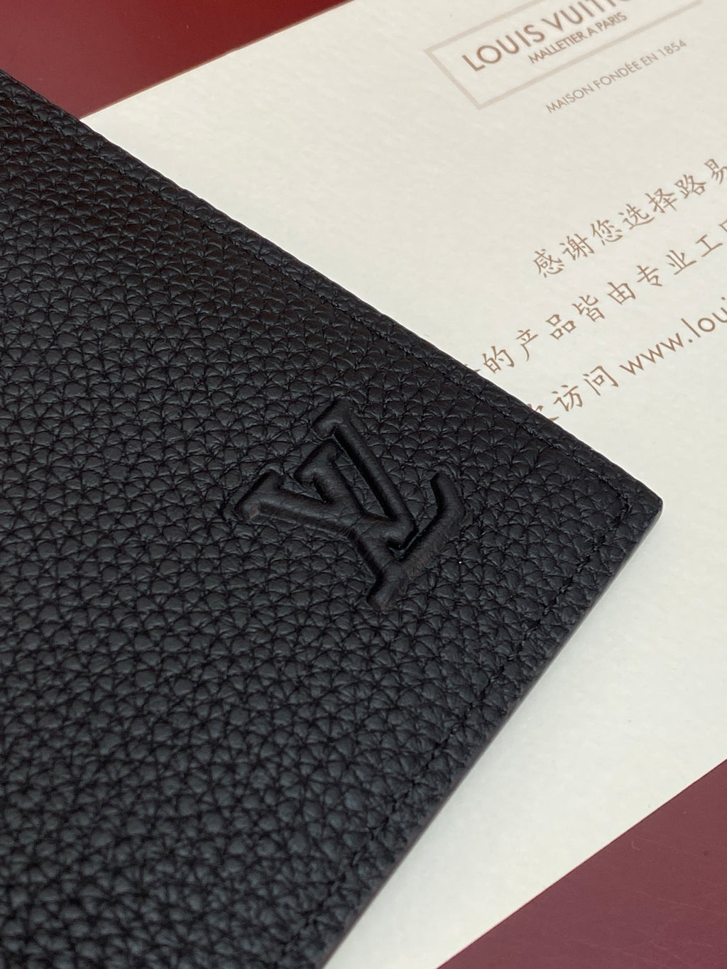 LV Passport Cover M2A176