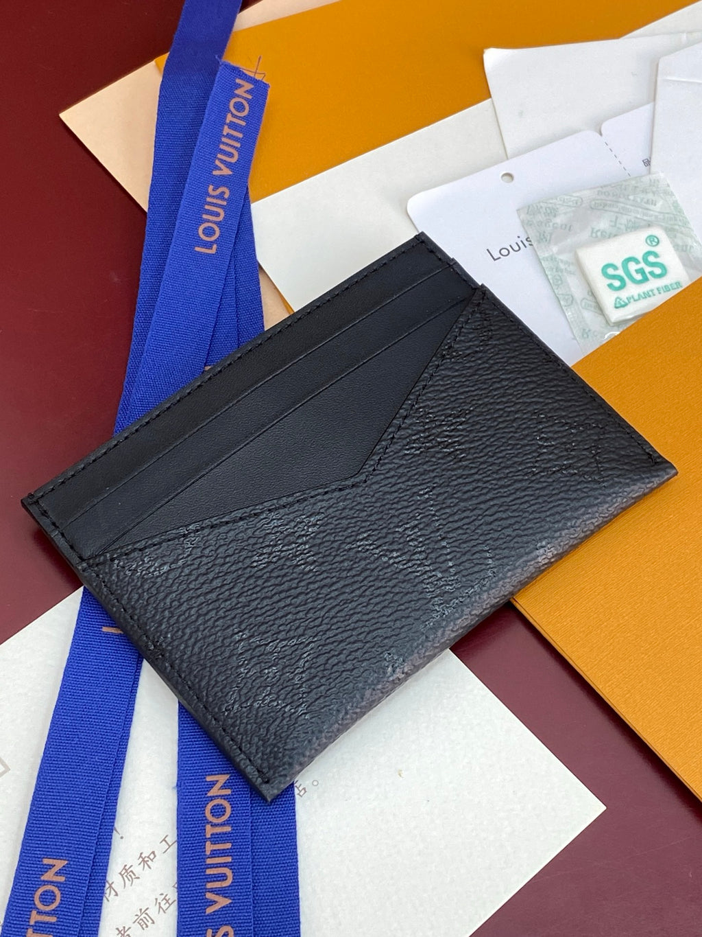 LV Porte-Cartes Triple M2A674
