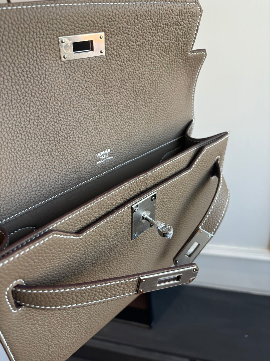 Hermes Kelly Depeches 25 Pouch in Togo Calfskin