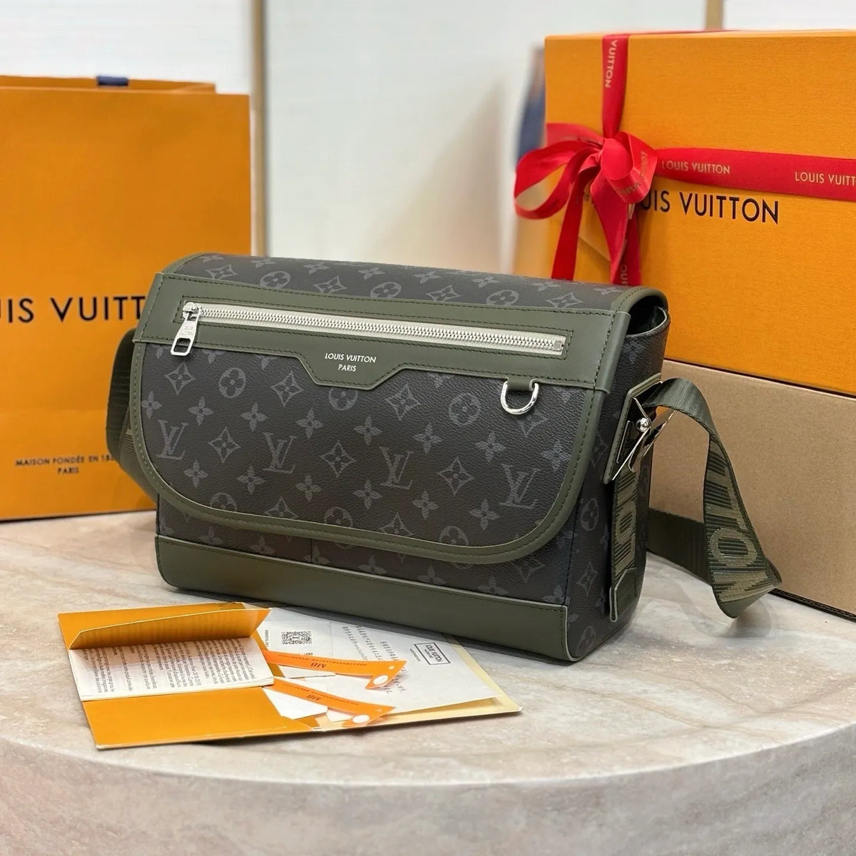 LV Courrier Messenger M28630