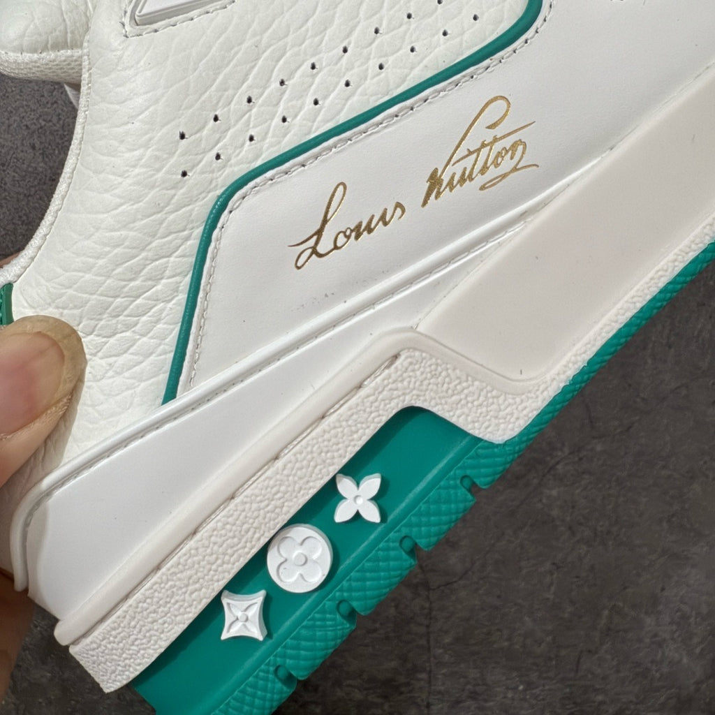 LV Trainer Sneaker 1AKRDQ