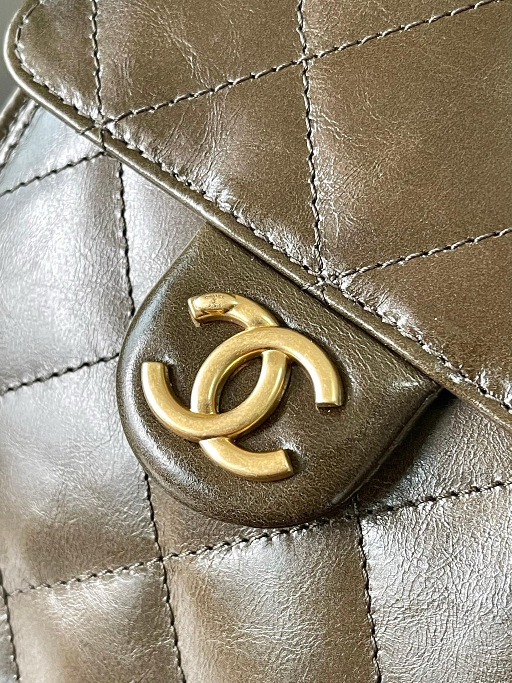 Chanel 25 Small Handbag in Shiny Crumbled Calfskin