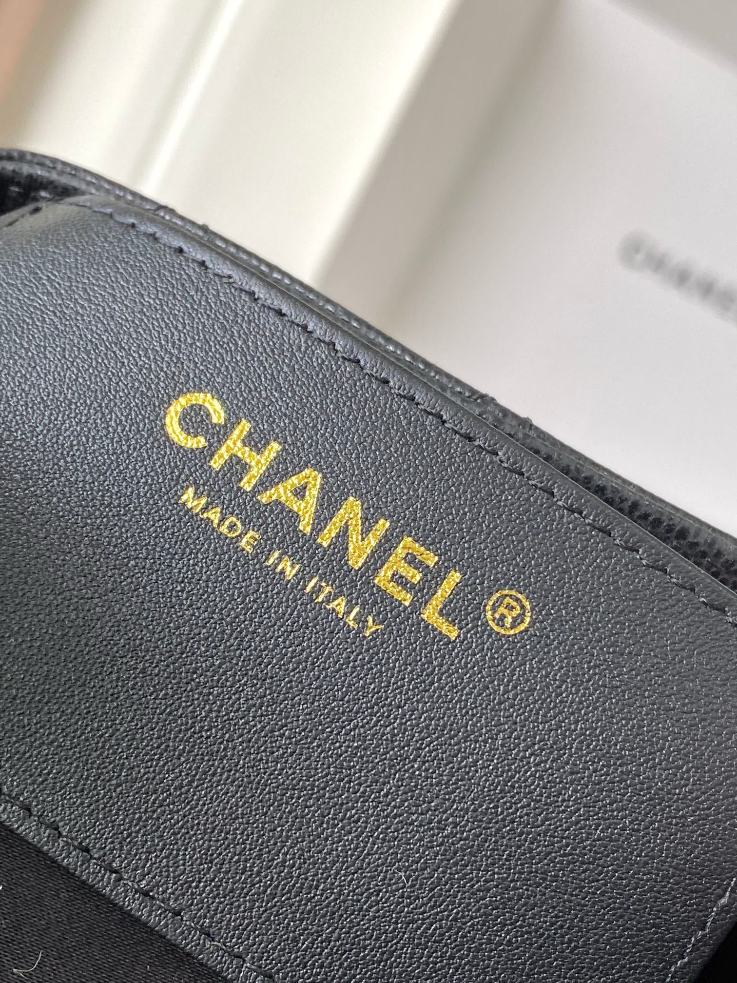 Chanel 25 Small Handbag in Grained Calfskin