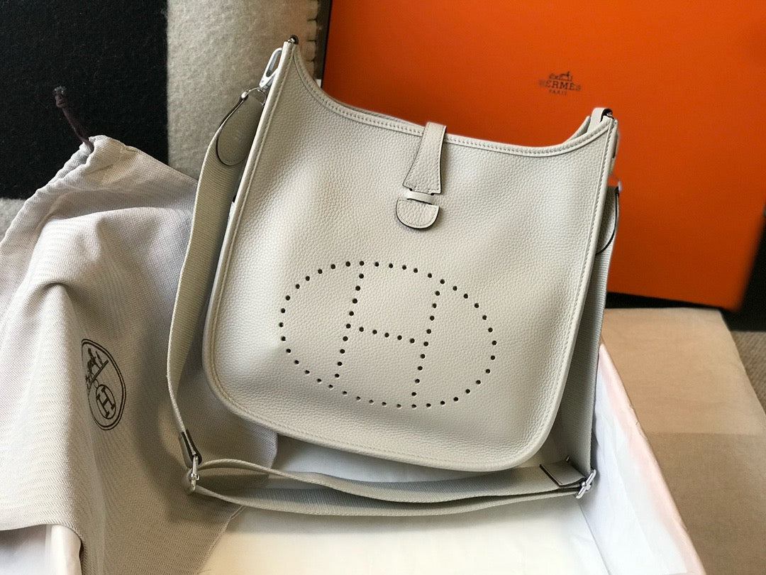 Hermes Evelyne 29 Bag in Taurillon Clemence Leather