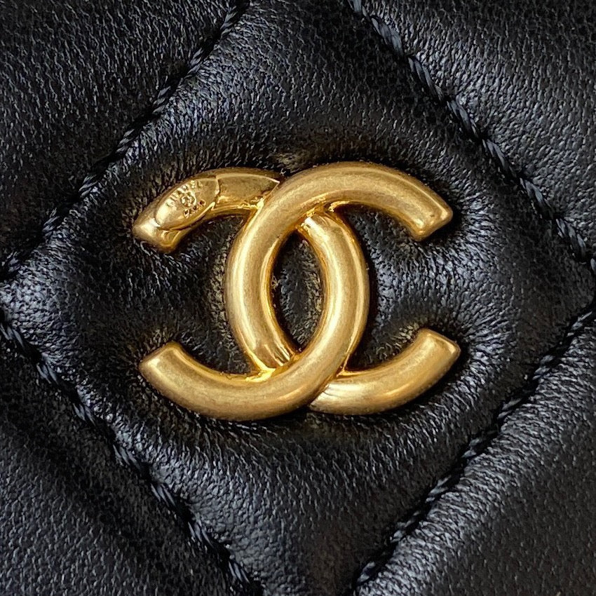 Chanel Pearl Crush Vanity Case with Chain in Lambskin