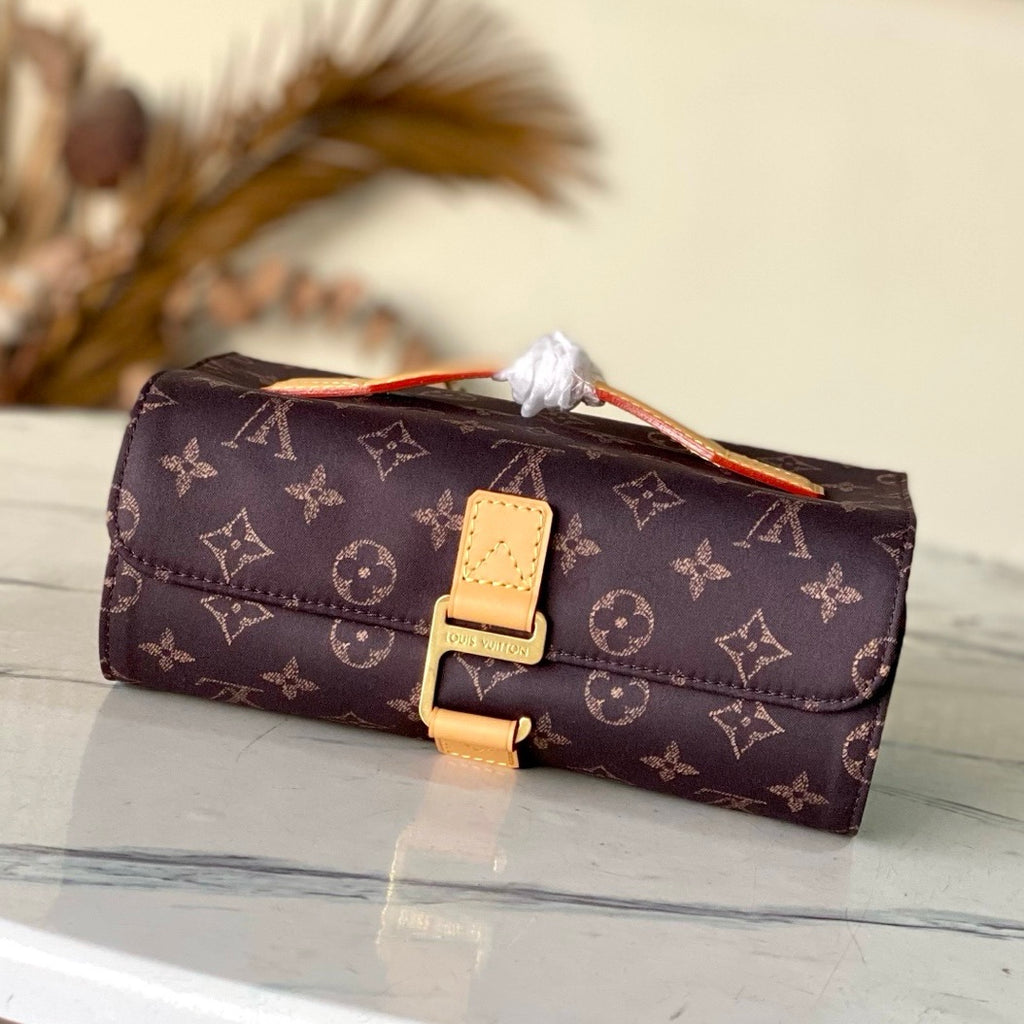 LV Hanging Toiletry Bag M2A500