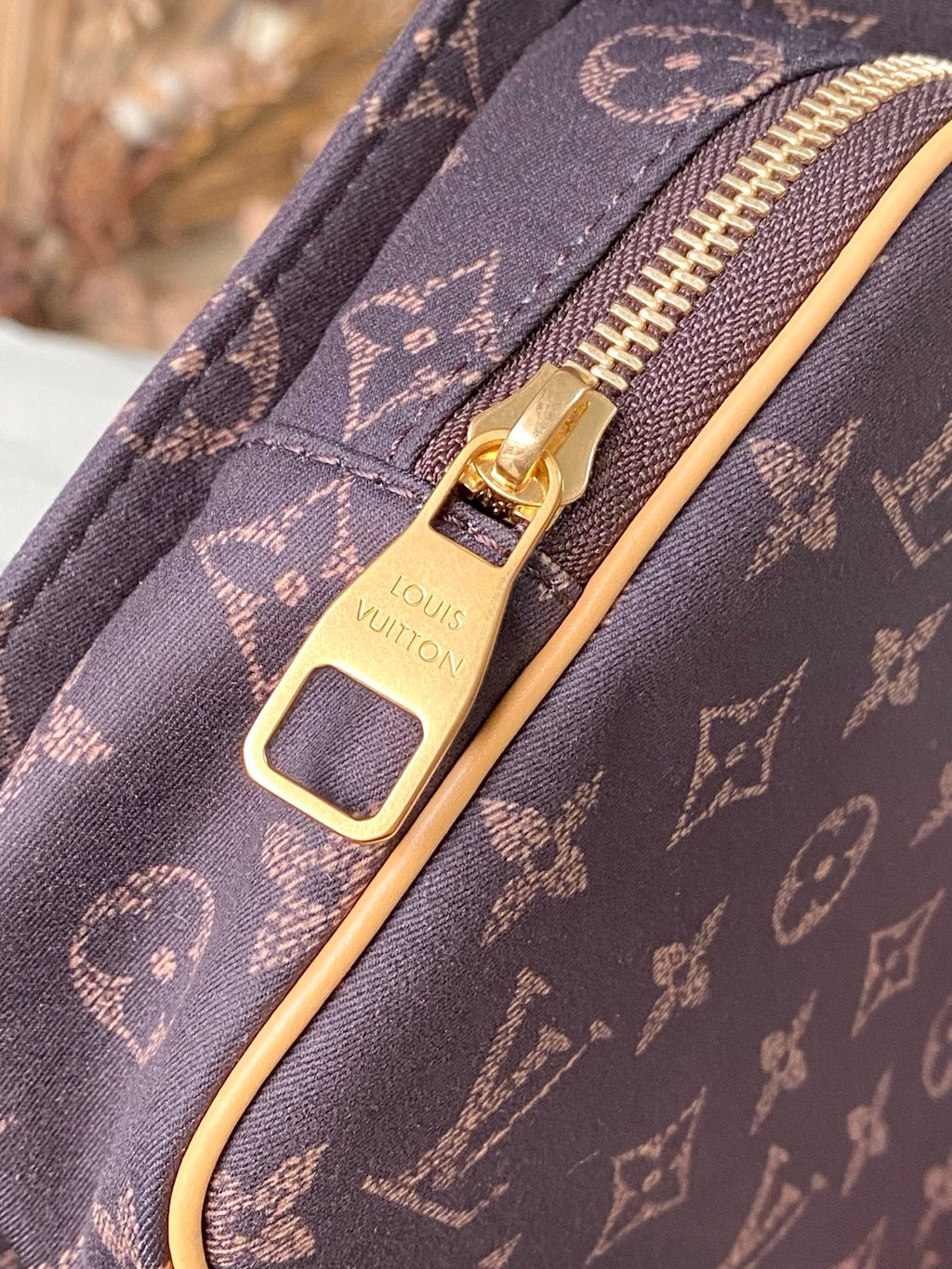 LV Hanging Toiletry Bag M2A500