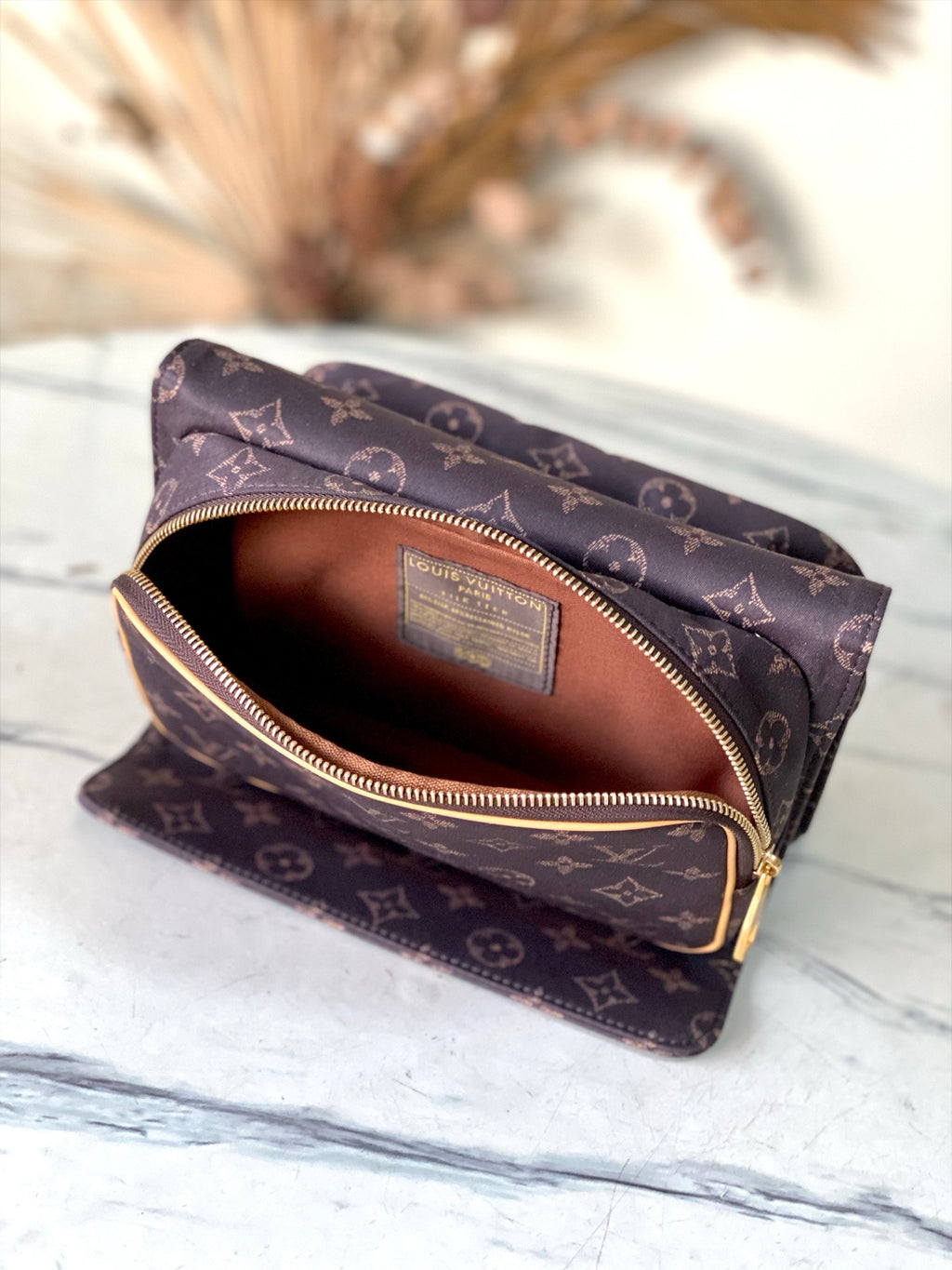 LV Hanging Toiletry Bag M2A500