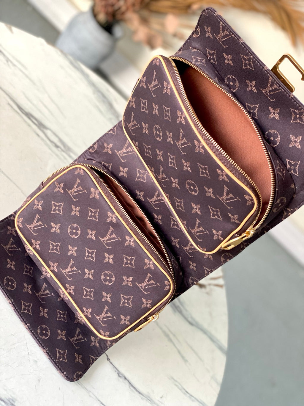 LV Hanging Toiletry Bag M2A500