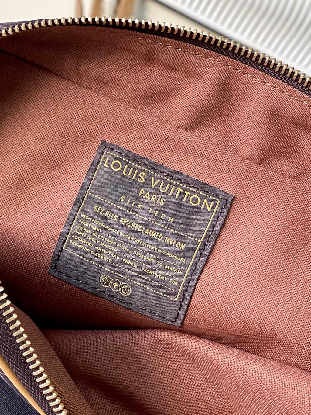 LV Hanging Toiletry Bag M2A500