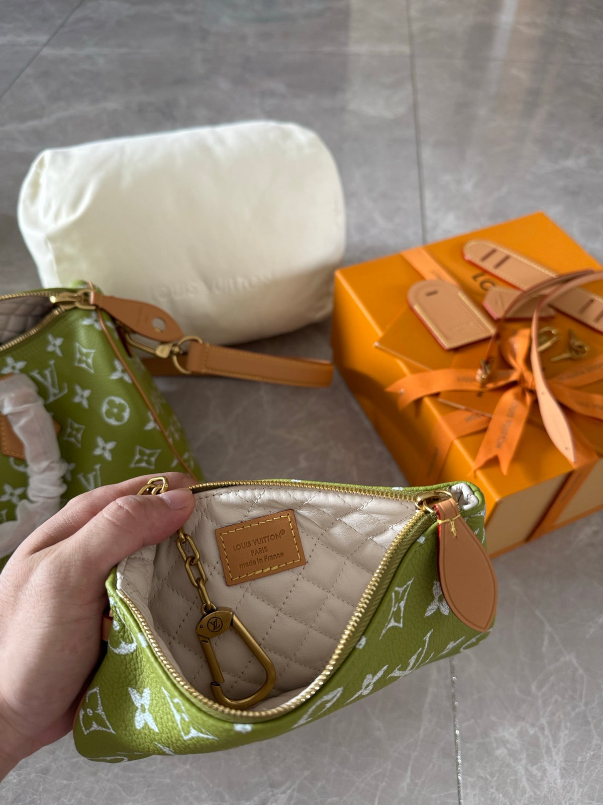 LV Speedy P9 Bandoulière 30 Reversible M2A408