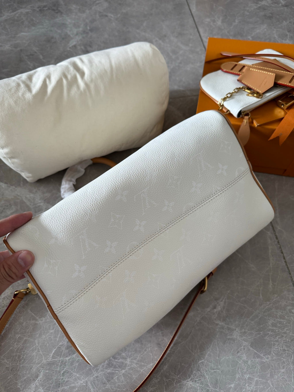 LV Speedy P9 Bandoulière 30 Reversible M2A409