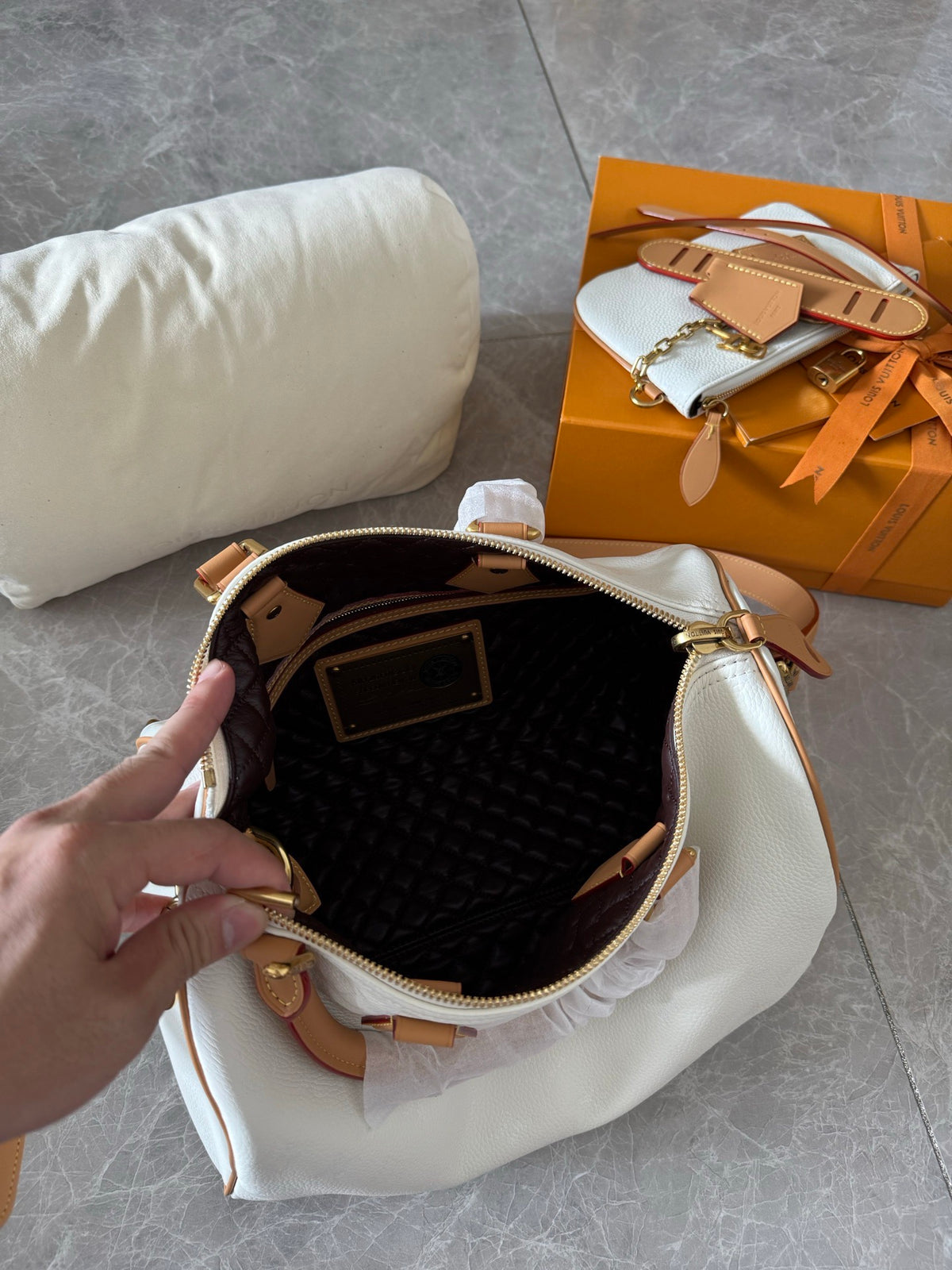 LV Speedy P9 Bandoulière 30 Reversible M2A409