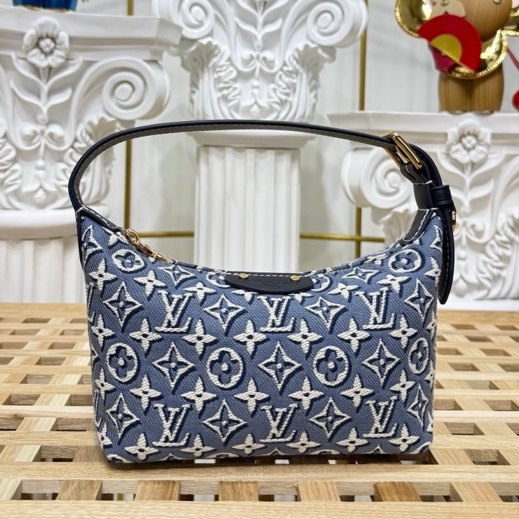 LV Pochette Hills M2A155