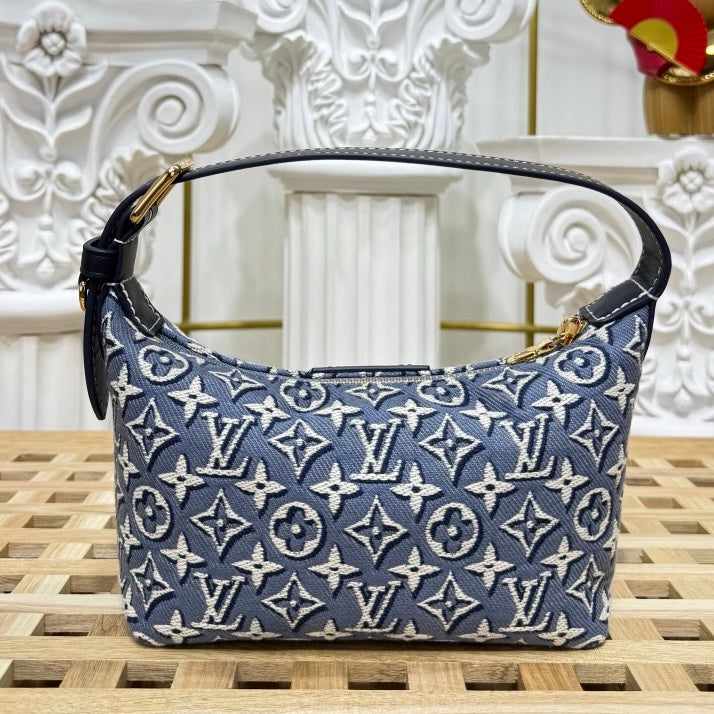 LV Pochette Hills M2A155
