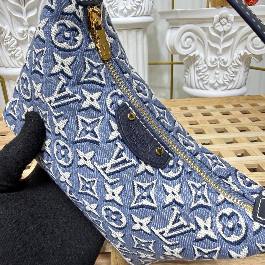 LV Pochette Hills M2A155