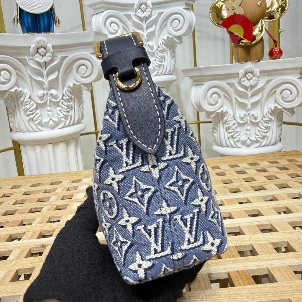 LV Pochette Hills M2A155