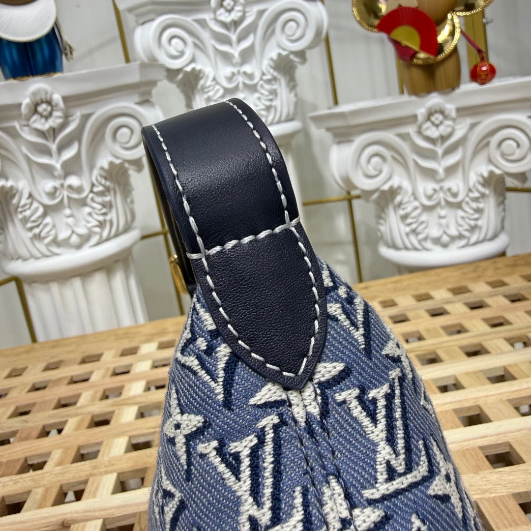 LV Pochette Hills M2A155