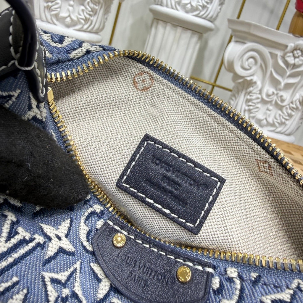LV Pochette Hills M2A155