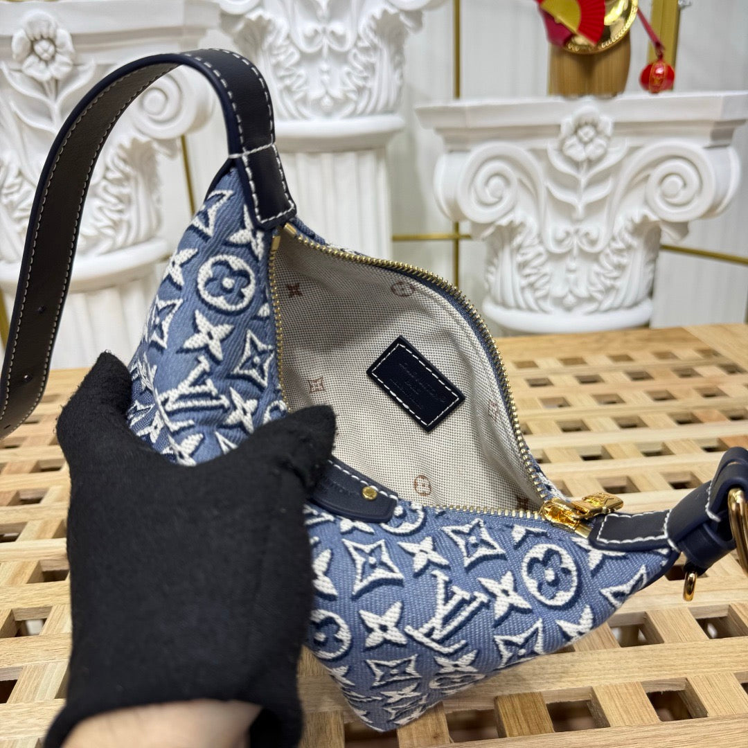 LV Pochette Hills M2A155
