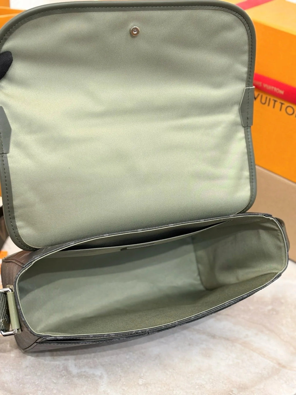 LV Courrier Messenger M28629