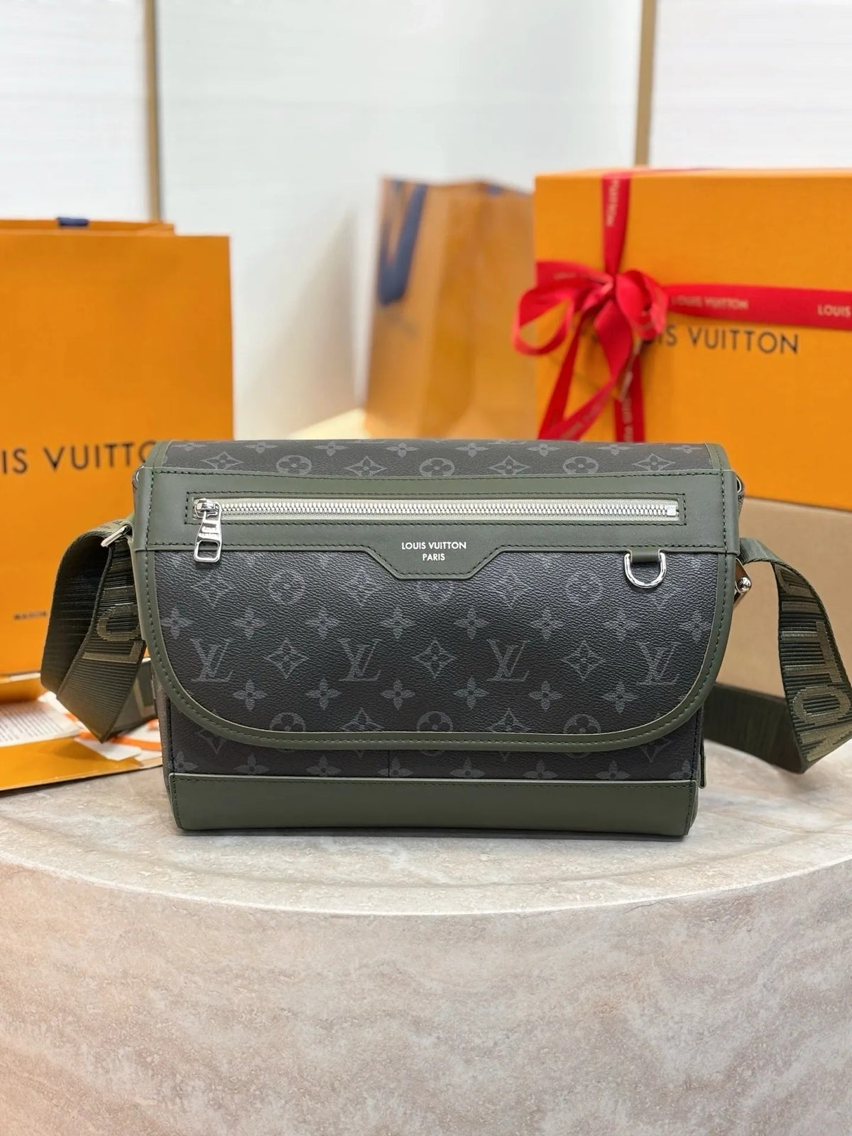 LV Courrier Messenger M28629