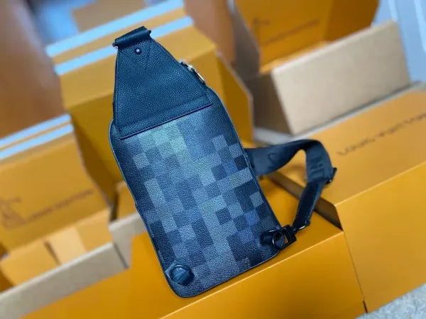 LV Avenue Slingbag M14953