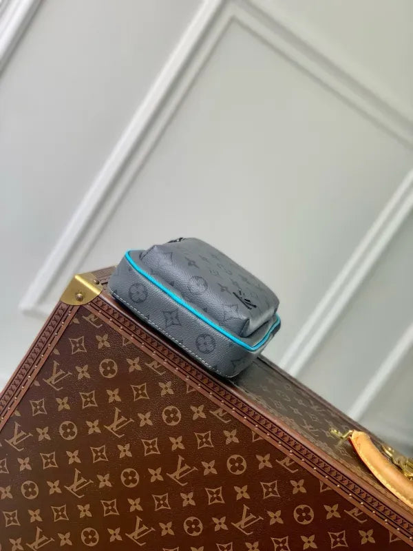LV Avenue Slingbag M11703