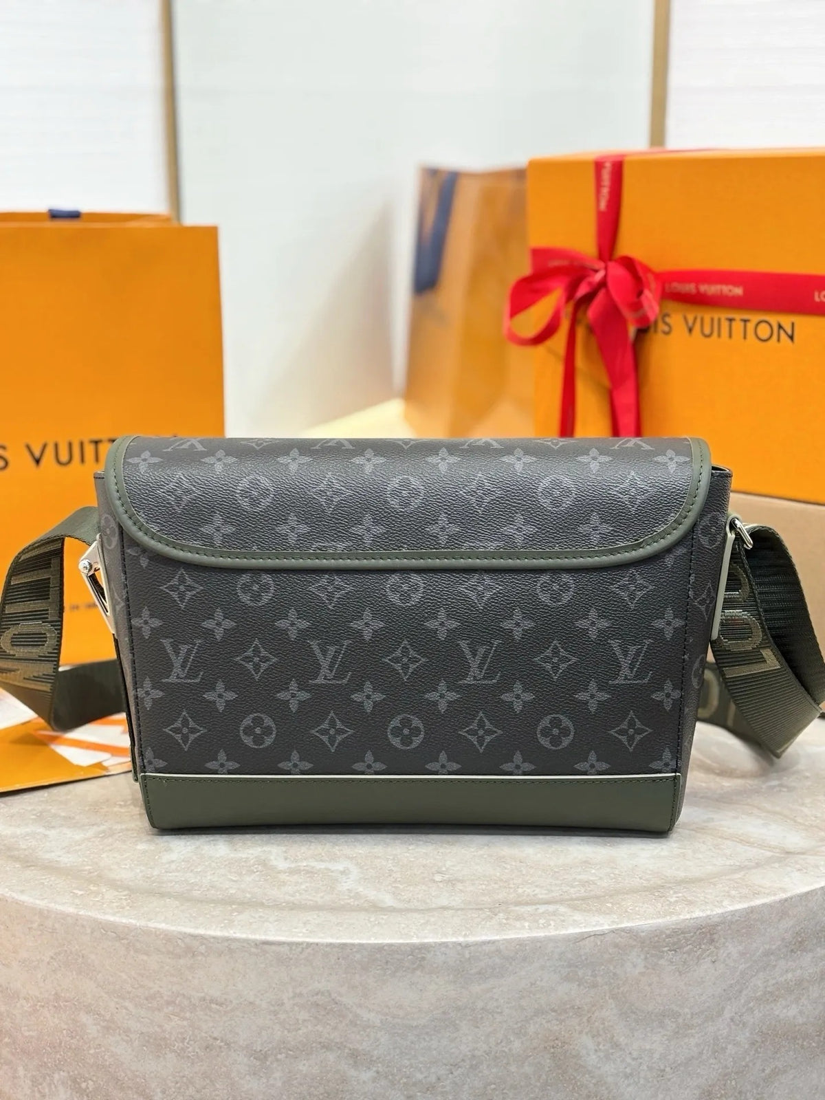 LV Courrier Messenger M28629