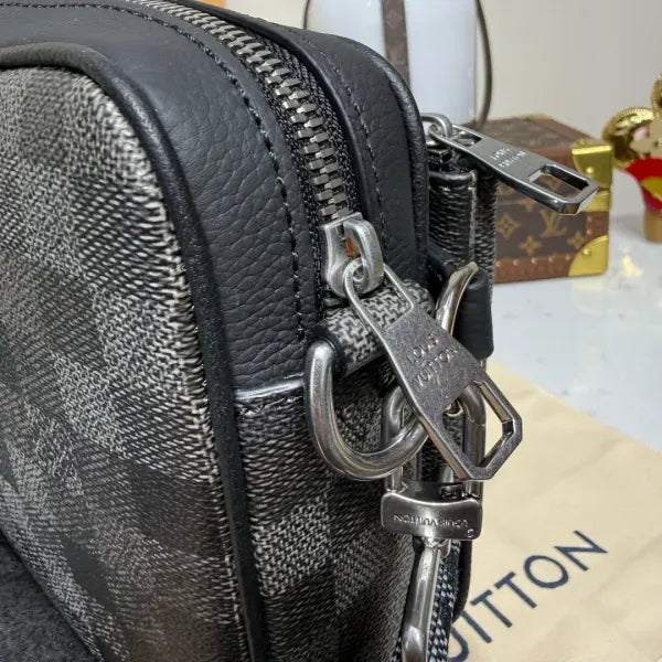 LV Trio Messenger Bag M28602