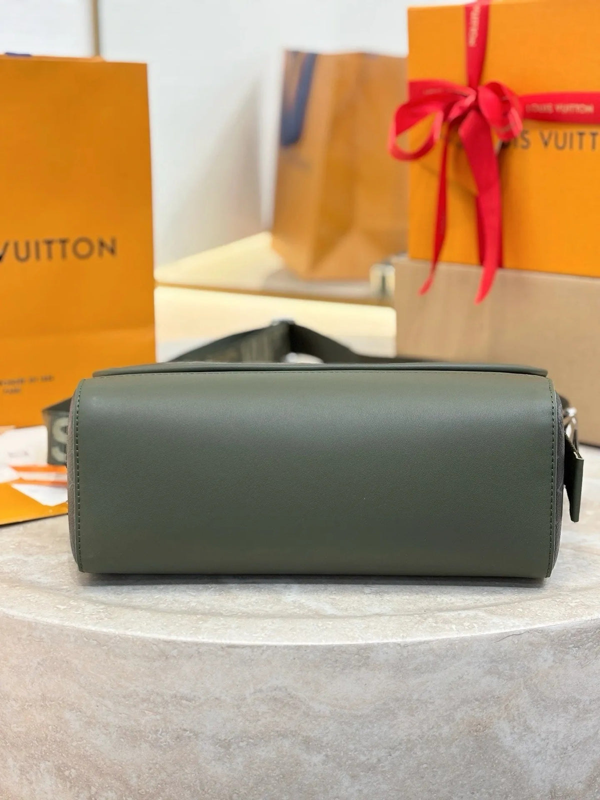 LV Courrier Messenger M28629