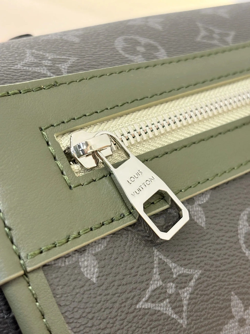 LV Courrier Messenger M28629