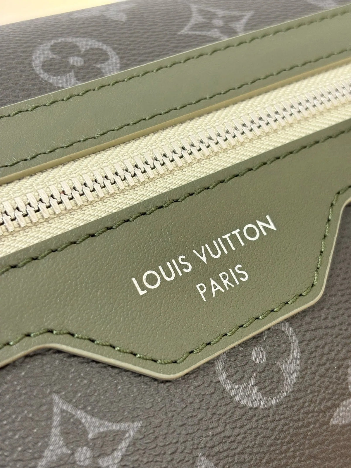 LV Courrier Messenger M28629