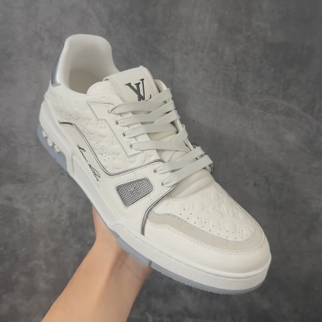 LV Trainer Sneaker 1AKCKO