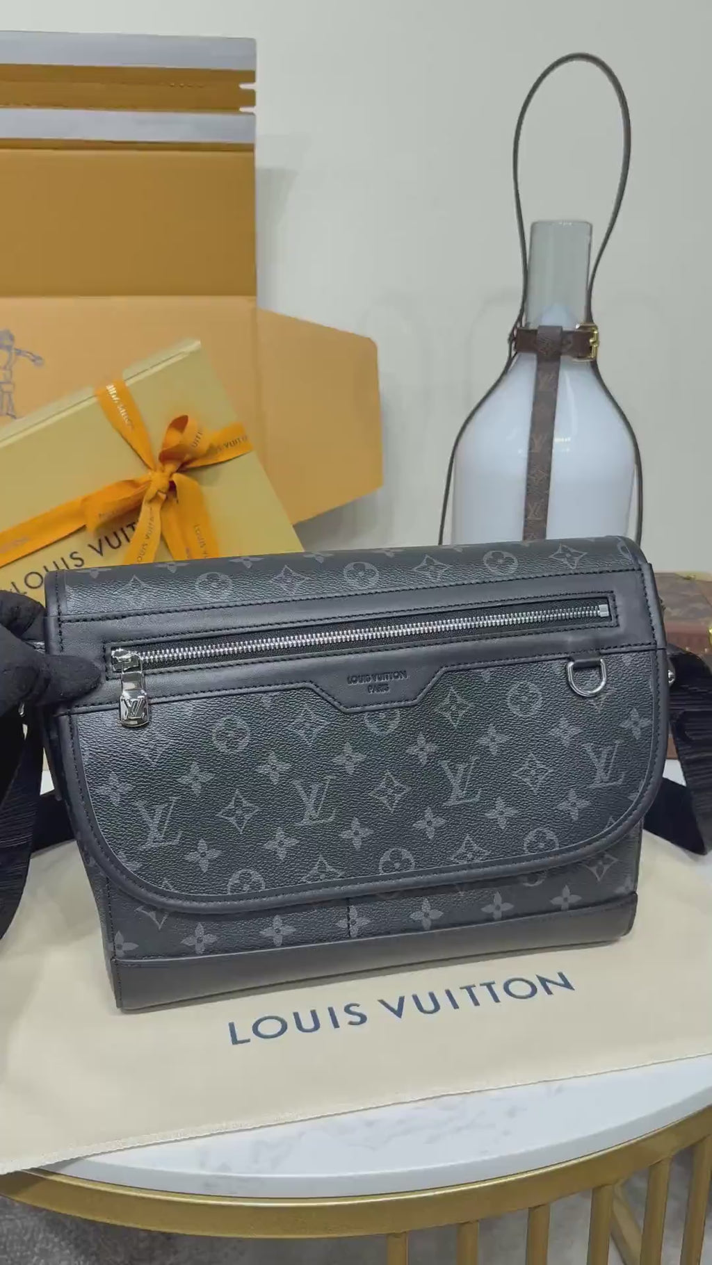 LV Courrier Messenger M28630