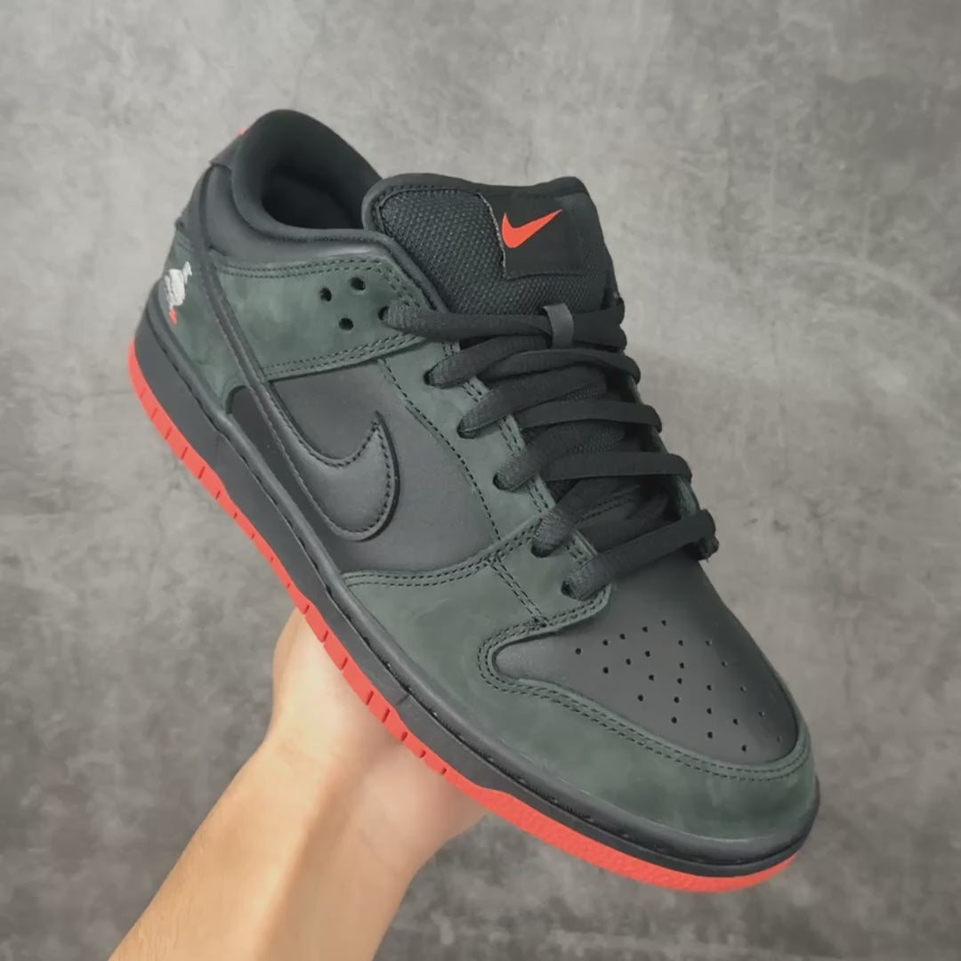 Nike SB Dunk Low Black Pigeon 883232-008